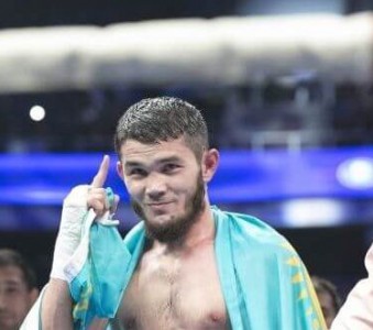 Айдар Шарибаев наградил подарками боксеров из Китая