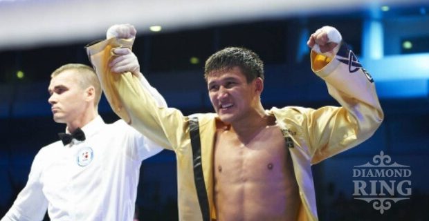 Hollywood Fight Night 12 - Асхат Уалиханов отметился третьей победой на профи ринге
