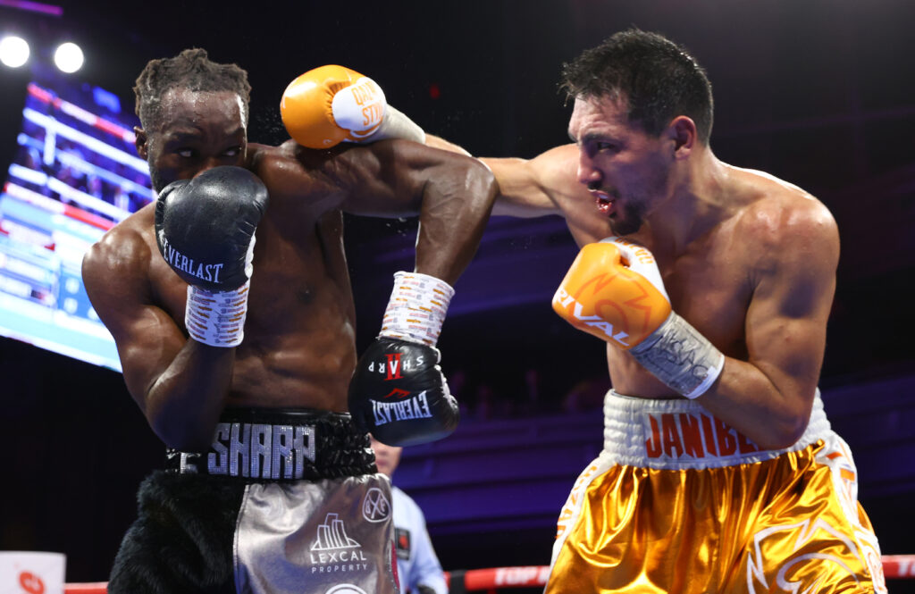 Жәнібек Әлімханұлы екінші орта салмаққа ауысты: WBO белбеуі Бентлиге берілді